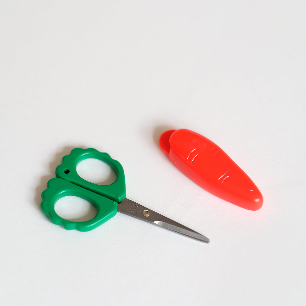 fridge magnet scissors | carrot - Garden Objects